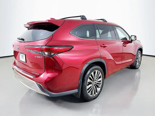 Ruby Flare Pearl 2022 Toyota Highlander Hybrid Platinum