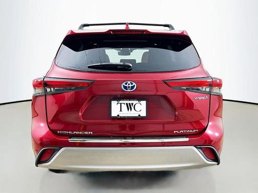Ruby Flare Pearl 2022 Toyota Highlander Hybrid Platinum