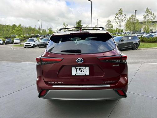 Ruby Flare Pearl 2022 Toyota Highlander Hybrid Platinum