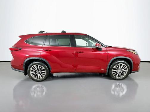 Ruby Flare Pearl 2022 Toyota Highlander Hybrid Platinum