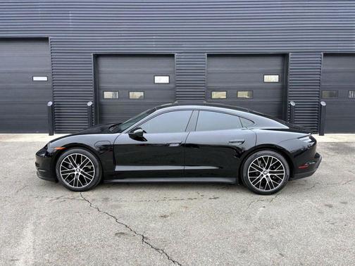 2022 Porsche Taycan Base