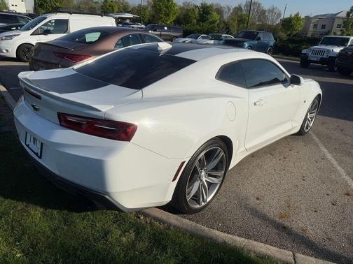 Summit White 2016 Chevrolet Camaro 1LT