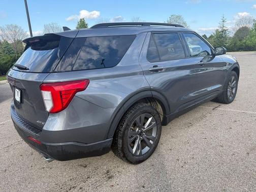 Carbonized Gray Metallic 2021 Ford Explorer XLT
