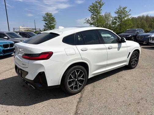 Alpine White 2025 BMW X4 xDrive30i