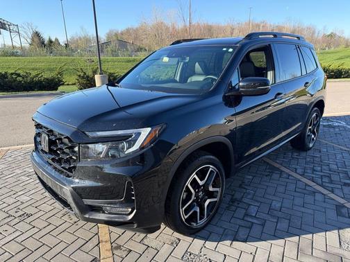 Crystal Black Pearl 2023 Honda Passport AWD Elite