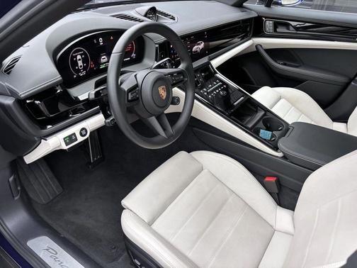 2025 Porsche Panamera 4