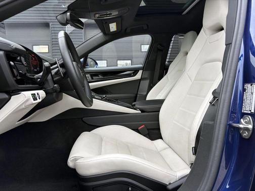2025 Porsche Panamera 4