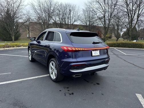 Navarra Blue Metallic 2025 Audi Q5 Premium Plus TFSI quattro S tronic