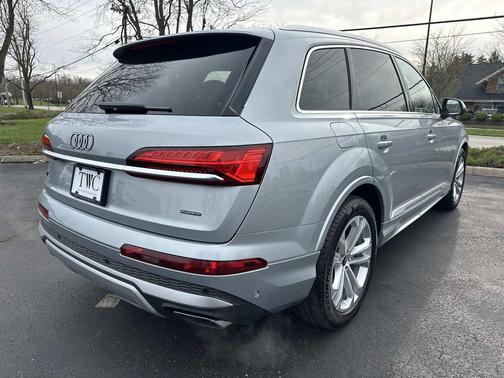 Satellite Silver Metallic 2026 Audi Q7 55 Premium Plus