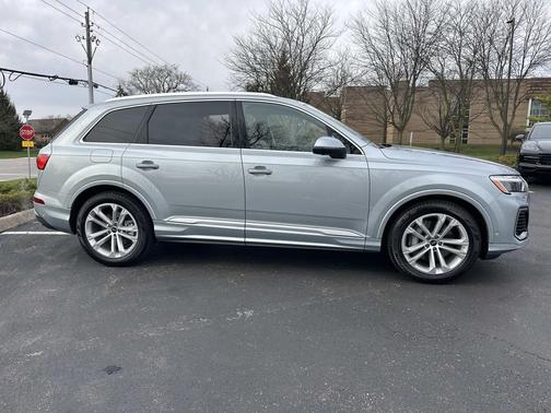 Satellite Silver Metallic 2026 Audi Q7 55 Premium Plus