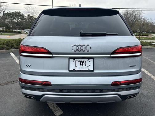 Satellite Silver Metallic 2026 Audi Q7 55 Premium Plus