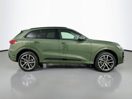 District Green Metallic 2026 Audi Q5 Premium Plus TFSI quattro S tronic