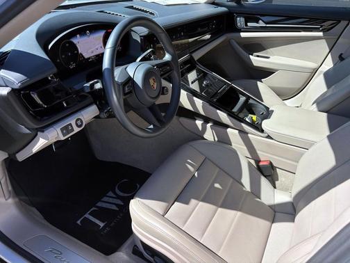 2025 Porsche Panamera Base