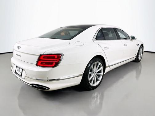 White 2022 Bentley Flying Spur V8