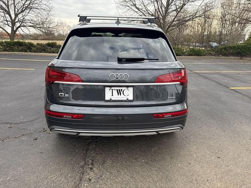 Manhattan Gray Metallic 2023 Audi Q5 40 Premium