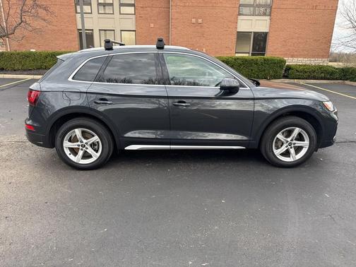 Manhattan Gray Metallic 2023 Audi Q5 40 Premium