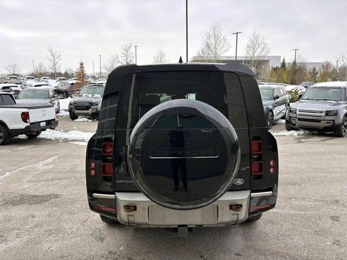 2023 Land Rover Defender 130 X-Dynamic SE