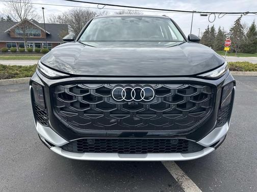 Mythos Black Metallic 2026 Audi Q3 S line