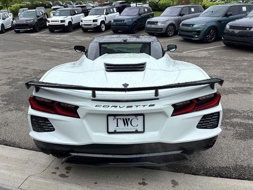 Arctic White 2025 Chevrolet Corvette Stingray w/2LT
