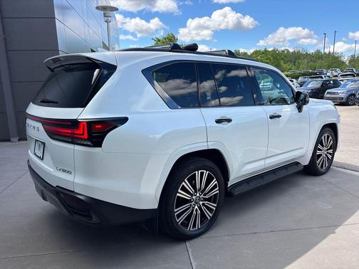 Eminent White Pearl 2024 Lexus LX 600 Luxury