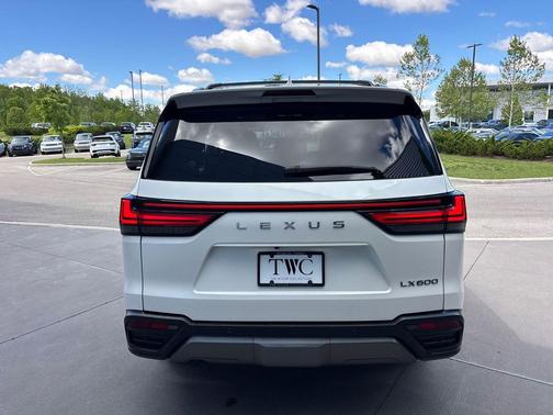Eminent White Pearl 2024 Lexus LX 600 Luxury