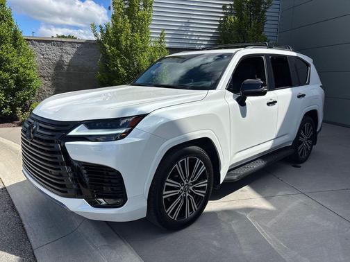 Eminent White Pearl 2024 Lexus LX 600 Luxury