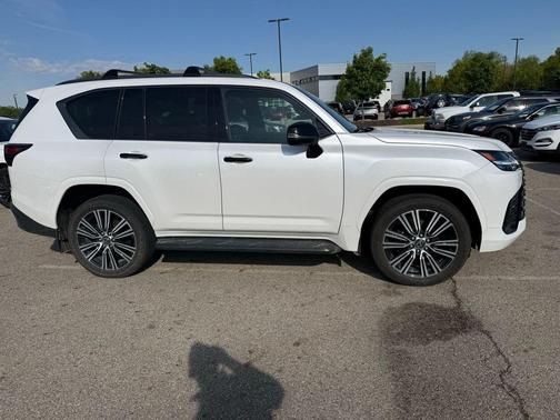 Eminent White Pearl 2024 Lexus LX 600 Luxury