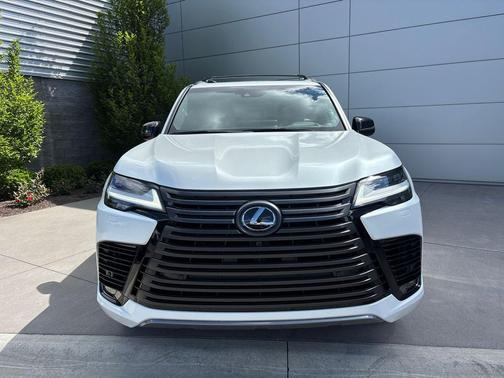 Eminent White Pearl 2024 Lexus LX 600 Luxury