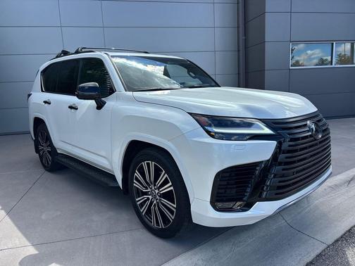 Eminent White Pearl 2024 Lexus LX 600 Luxury