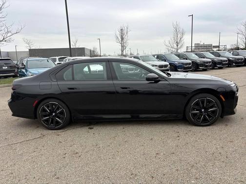 Black Sapphire Metallic 2026 BMW i7 xDrive60