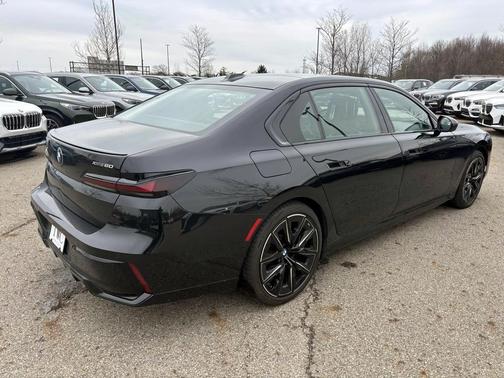 Black Sapphire Metallic 2026 BMW i7 xDrive60