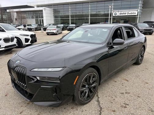 Black Sapphire Metallic 2026 BMW i7 xDrive60