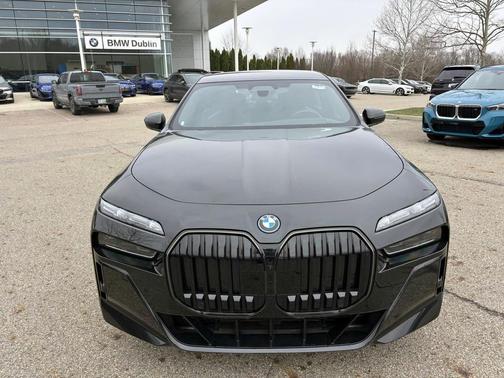 Black Sapphire Metallic 2026 BMW i7 xDrive60