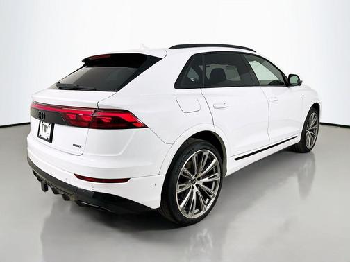 Glacier White Metallic 2026 Audi Q8 55 Prestige
