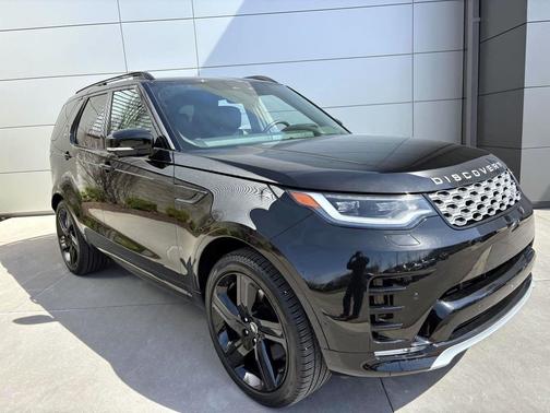 Santorini Black Metallic 2025 Land Rover Discovery P360 Metropolitan Edition
