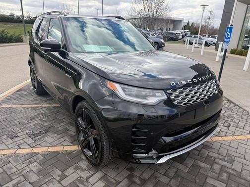Santorini Black Metallic 2025 Land Rover Discovery P360 Metropolitan Edition