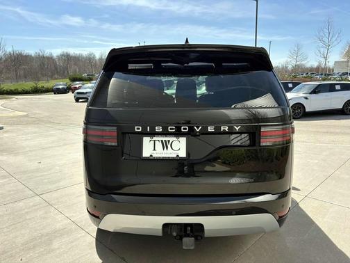 Santorini Black Metallic 2025 Land Rover Discovery P360 Metropolitan Edition