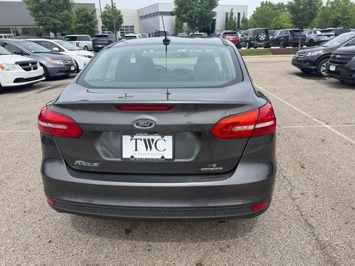 Magnetic 2016 Ford Focus SE