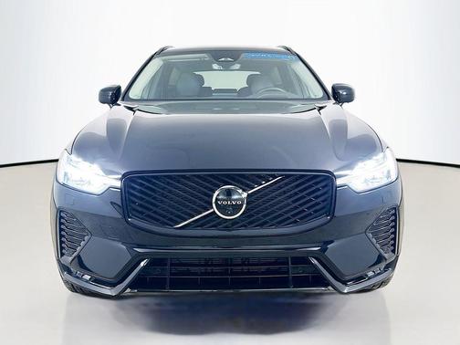 Onyx Black Metallic 2026 Volvo XC60 B5 Ultra