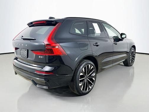 Onyx Black Metallic 2026 Volvo XC60 B5 Ultra
