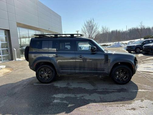 2025 Land Rover Defender 110 P300