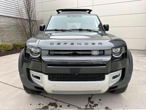 2025 Land Rover Defender 110 P300