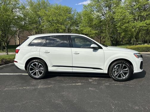 Glacier White Metallic 2026 Audi Q7 45 Premium Plus