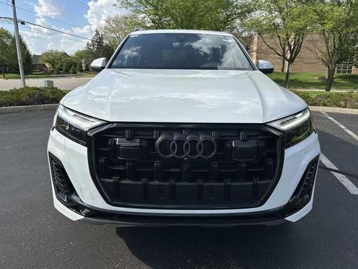 Glacier White Metallic 2026 Audi Q7 45 Premium Plus
