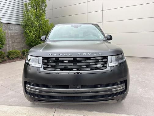 Obsidian Black SV Bespoke Ultra Metallic Satin 2025 Land Rover Range Rover P530 SE