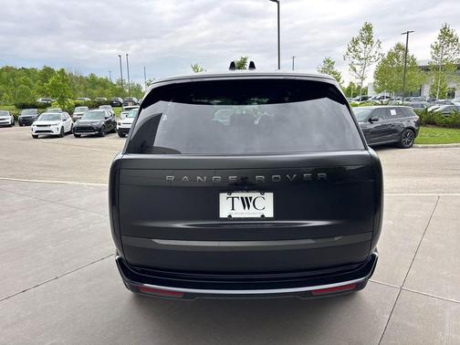 Obsidian Black SV Bespoke Ultra Metallic Satin 2025 Land Rover Range Rover P530 SE