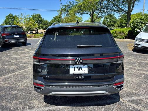 Deep Black Pearl 2025 Volkswagen Taos 1.5T SE