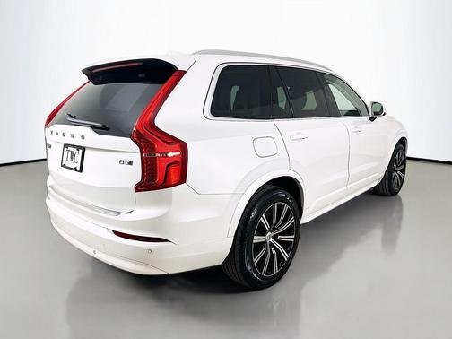 Crystal White Metallic 2023 Volvo XC90 B5 Core