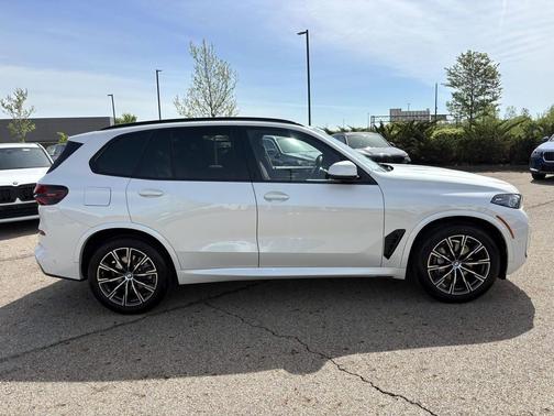 Mineral White Metallic 2026 BMW X5 xDrive40i
