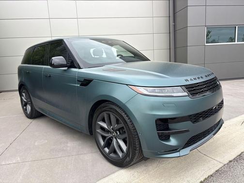 Giola Green Metallic 2024 Land Rover Range Rover Sport SE
